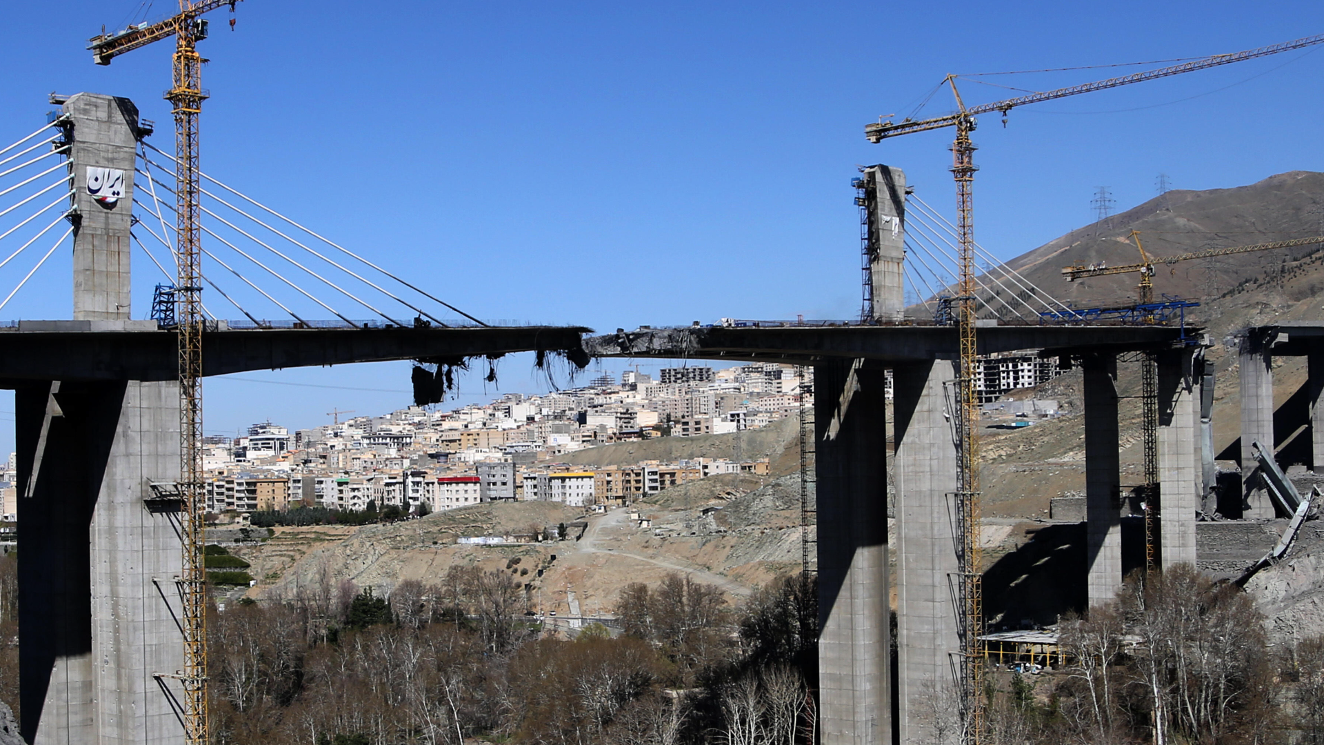 Video: USA zerstören Irans wichtigste Brücke