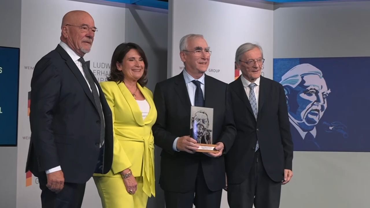Video: Ludwig-Erhard-Gipfel am Tegernsee: Waigel erhält Freiheitspreis der Medien