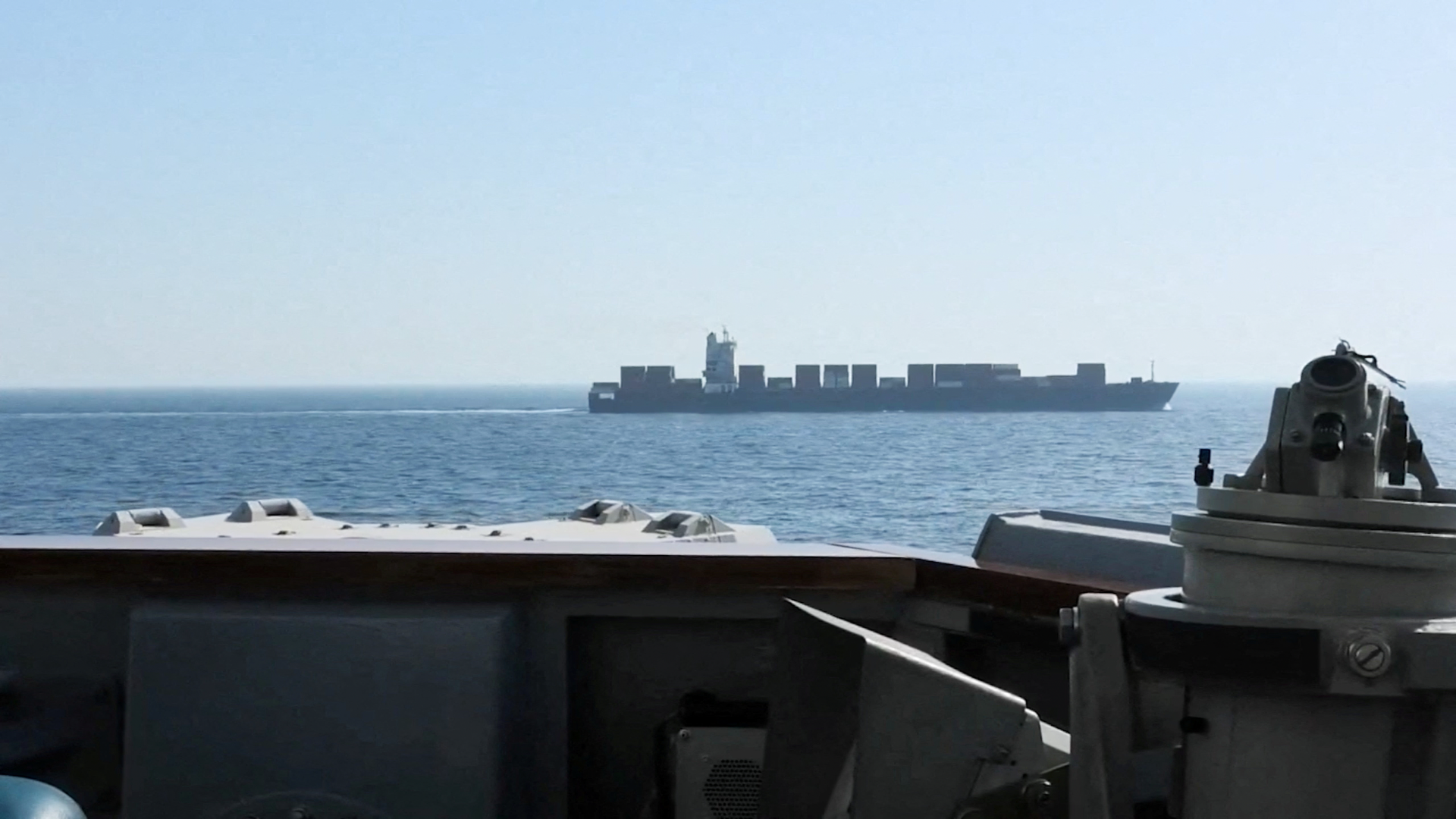 Video: US-Marine entert Frachter im Golf