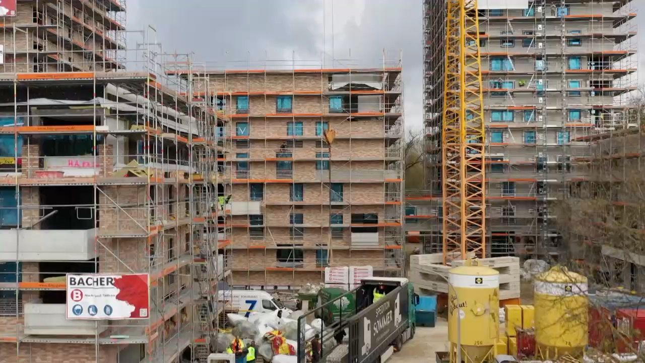 Video: Weniger Wohnungen: Bautätigkeit in Bayern stark gesunken