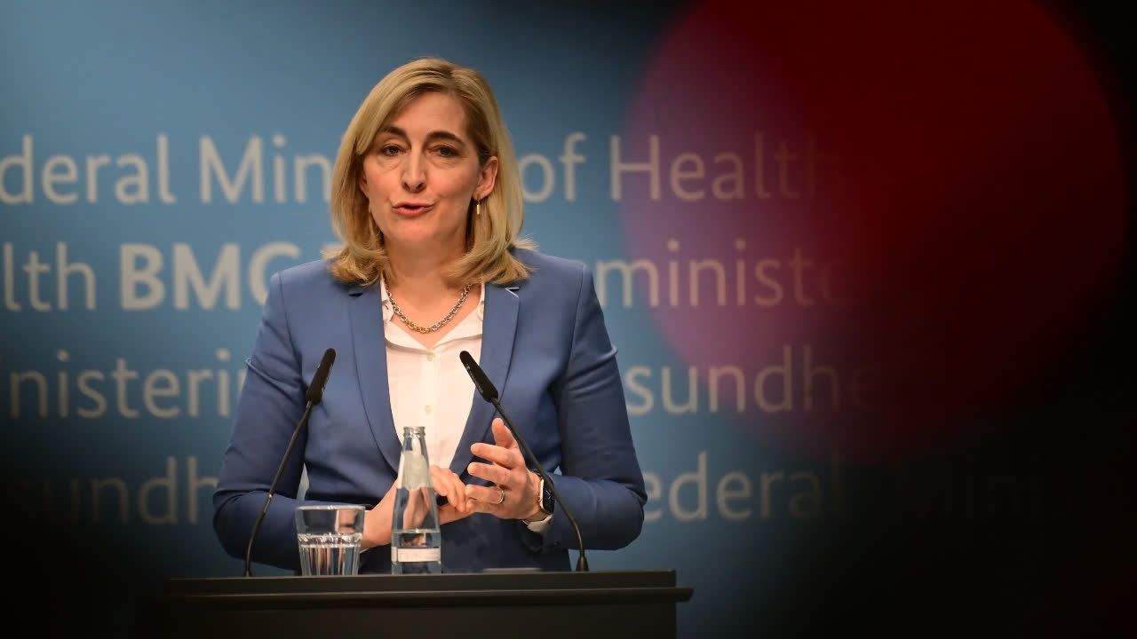Video: Warken: höhere Pflegebeiträge für Kinderlose