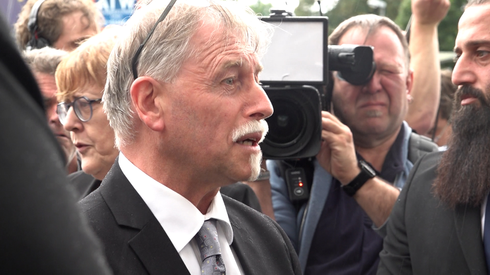 Video: 3000 Schließfächer geknackt – Millionenbeute in Sparkasse