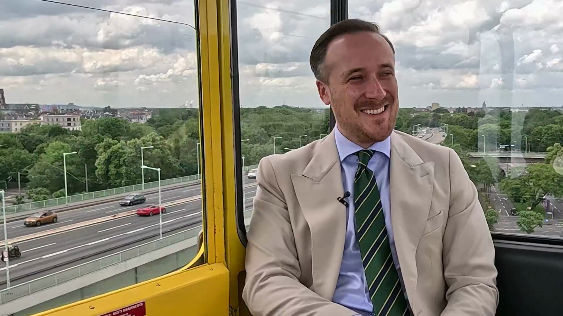Video: Mode-Tipps vom Politiker-Sohn: Joe Laschet im Kabinenklatsch