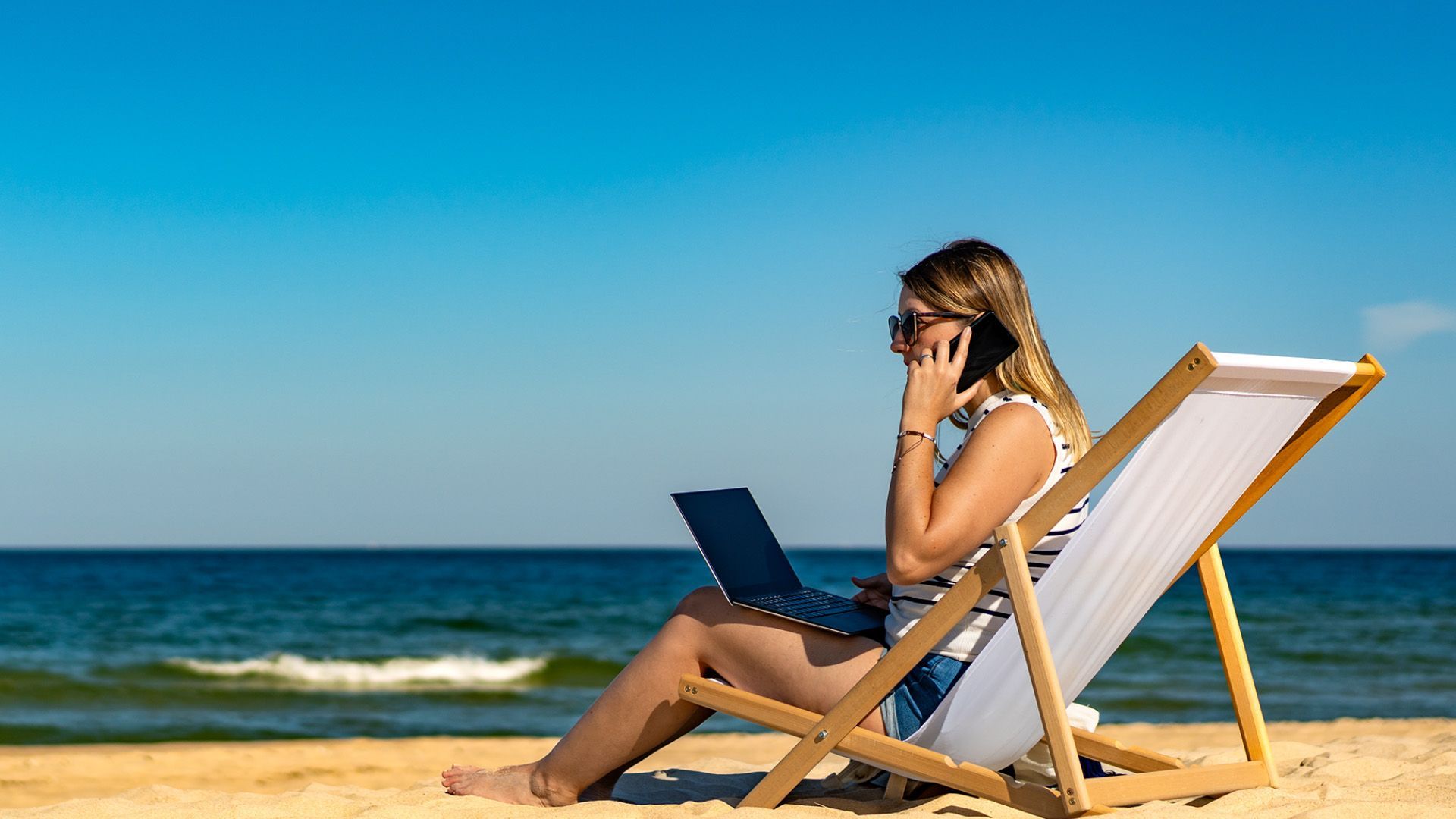 Video: Mit Firmenhandy und Laptop in den Urlaub