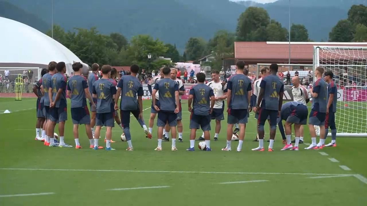 Video: FC Bayern im Trainingslager am Tegernsee: Fans erleben die Stars hautnah