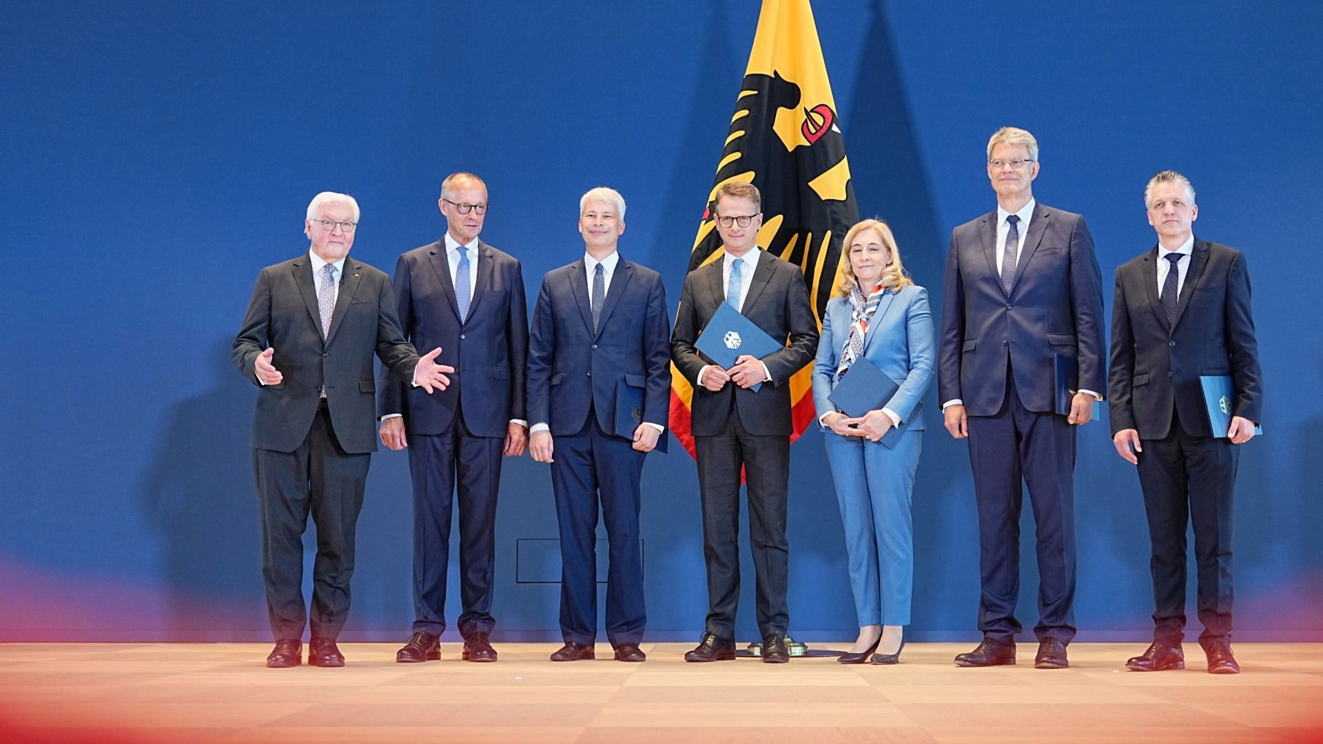 Video: Der Kanzler baut sein Team um