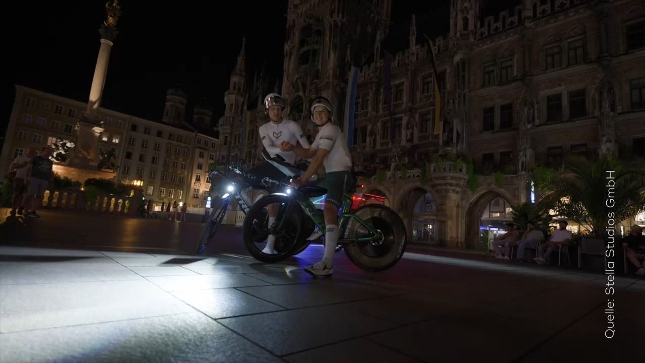 Video: Rekordfahrt zum Gardasee: Münchner Triathleten schaffen 370 Kilometer