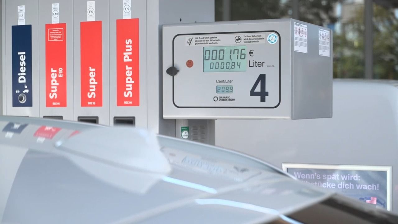 Video: Hohe Spritpreise in Bayern: Taxiunternehmer fürchtet um Existenz