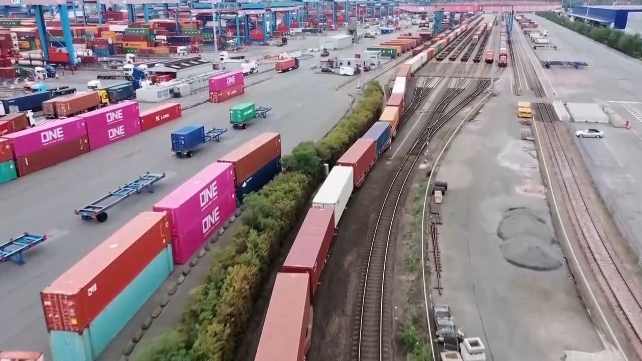 Video: Bayerische Exporte wachsen: Autos und Maschinen schwächeln