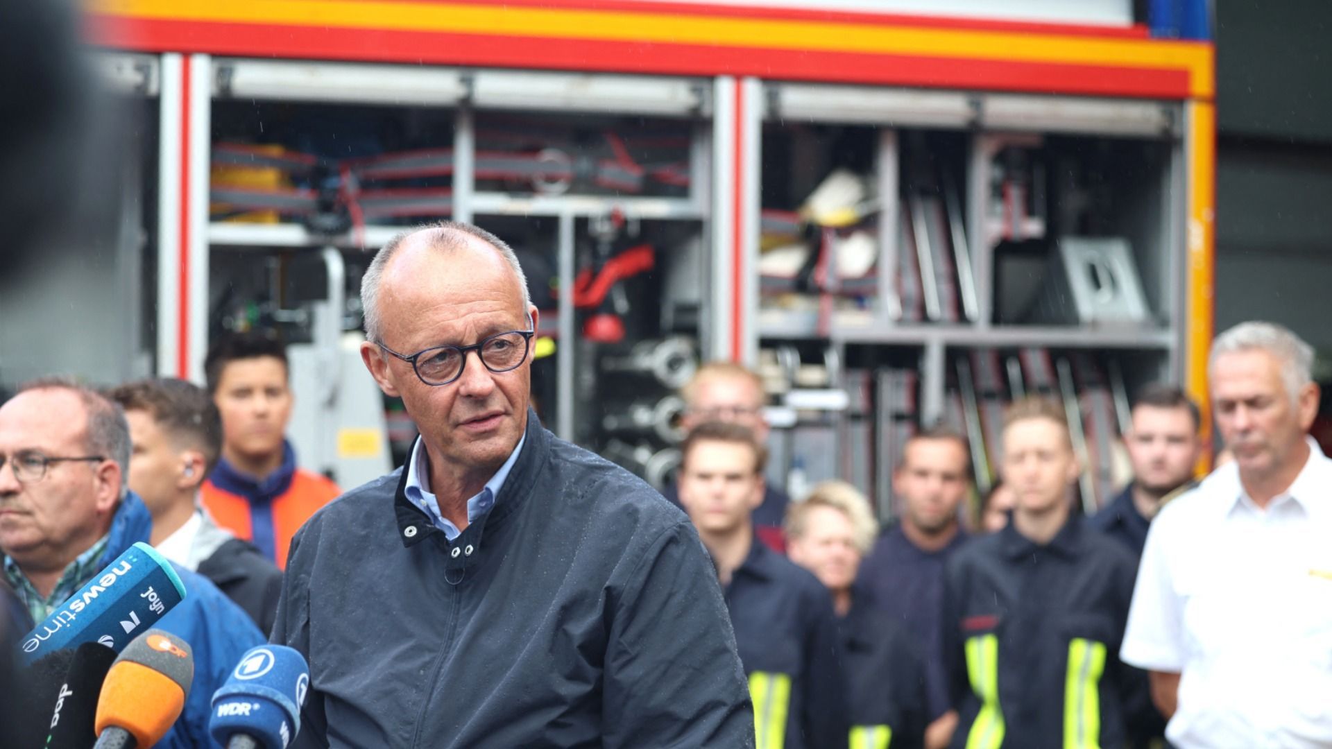 Video: Nach Kritik: Merz reist ins Brandgebiet