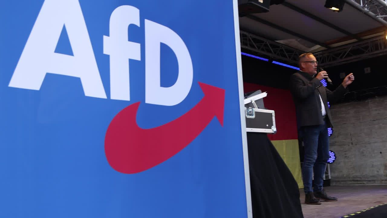 Video: AfD an der Macht? Jeder Fünfte will weg