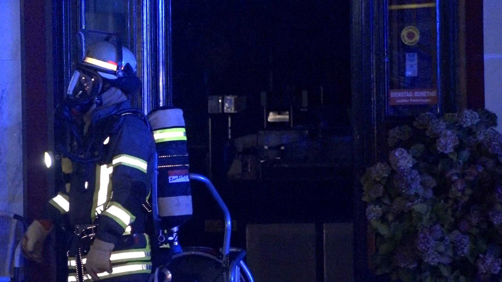Video: Großeinsatz in Gevelsberg: Giftiger Rauch in Wohnhaus