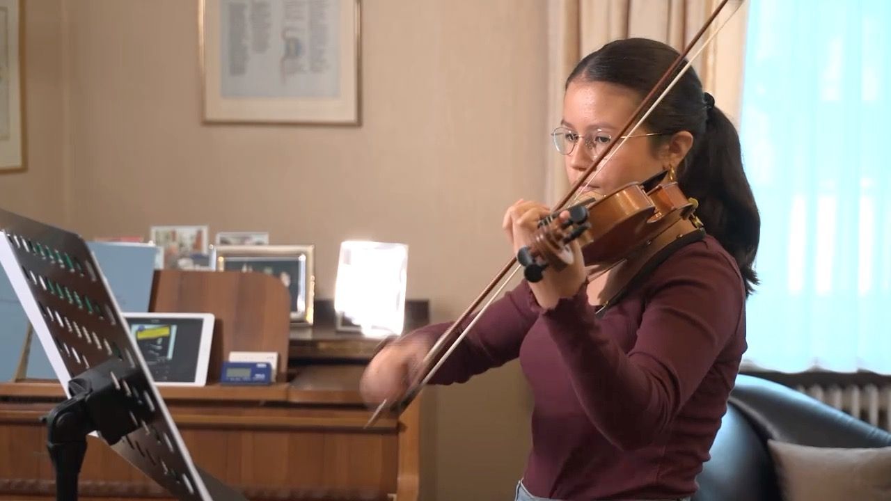 Video: Nachwuchstalent aus Memmingen: 14-Jährige spielt mit Starpianist Igor Levit