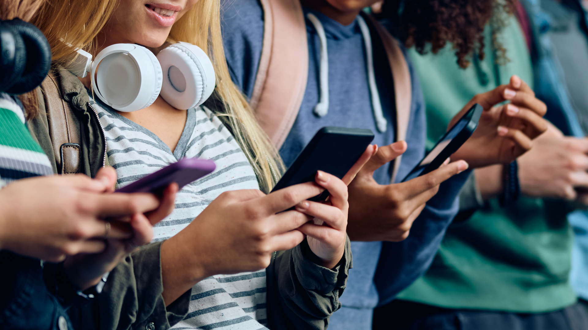 Video: Experten fordern Social Media erst ab 13 Jahren