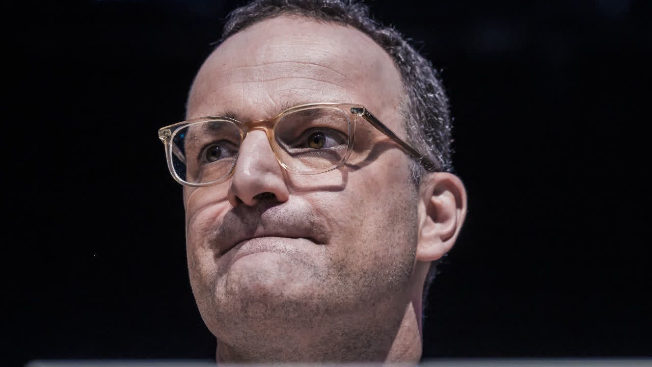 Video: Urlaubsfoto von Spahn sorgt für Empörung