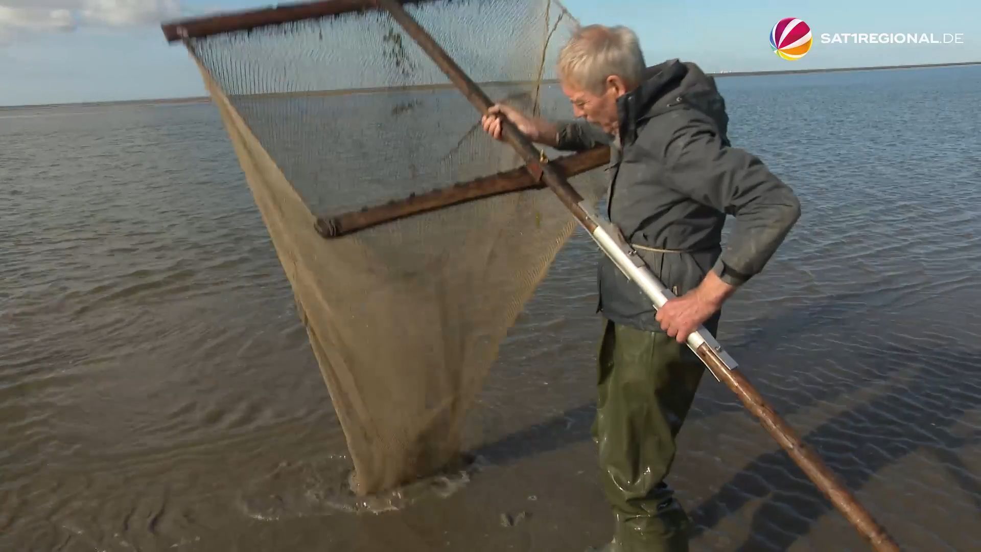 Video: Krabbenfischen in der Nordsee: Auf Fangtour im Priel vor Sahlenburg