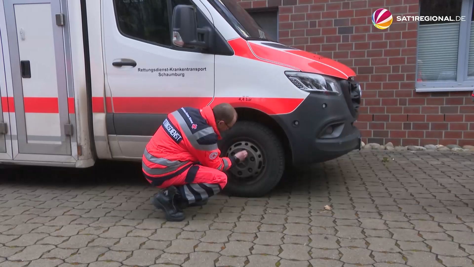 Video: Unfälle durch gelöste Radmuttern an Rettungswagen: Polizei ermittelt im Kreis Schaumburg