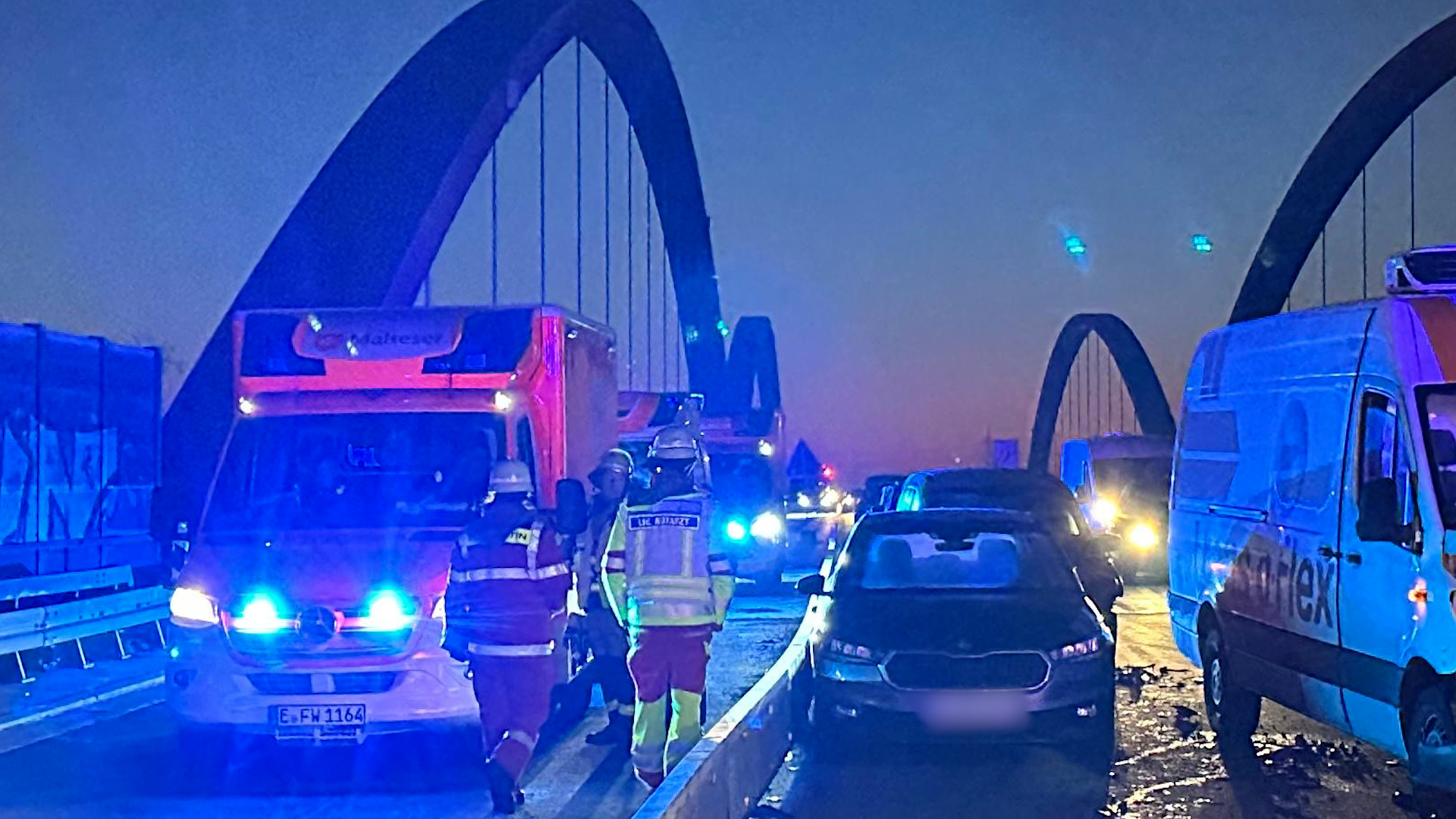 Video: Massenkarambolage auf A42 bei Essen