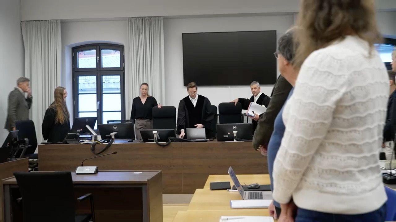 Video: Verfahren eingestellt: Zwei Mitarbeiter in Tierquälerei-Prozess entlastet