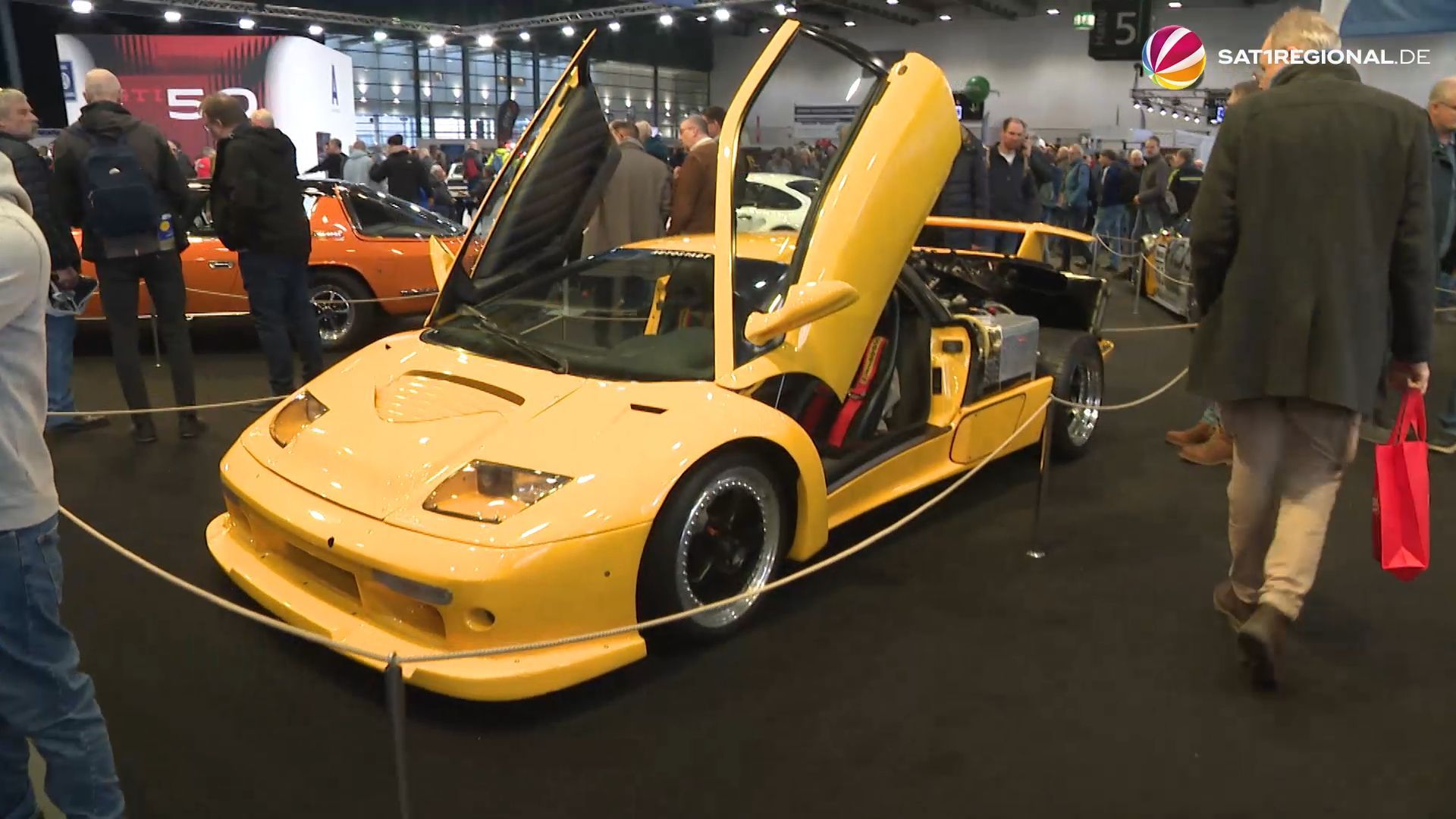 Video: Bremen Classic Motorshow 2026: Junge Menschen zeigen Faszination für alte Autos