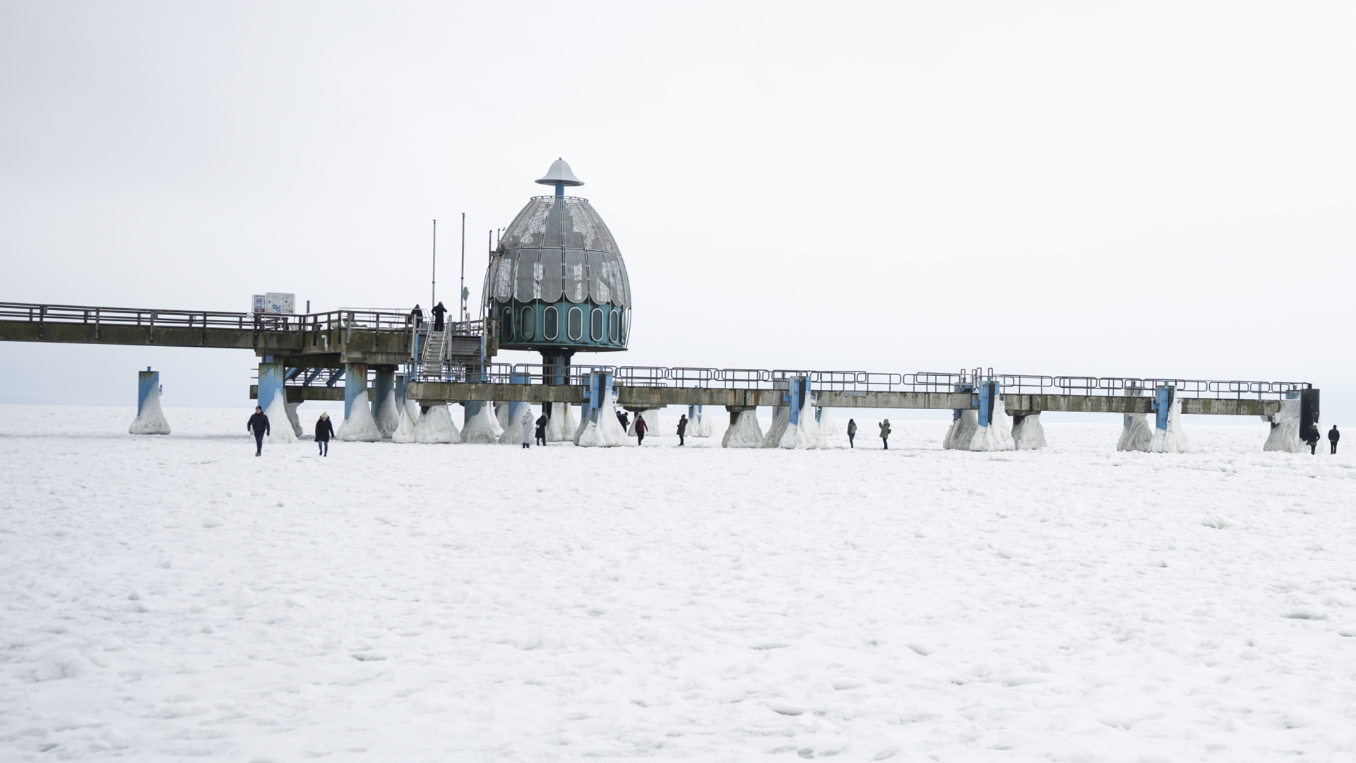 Video: Eiszeit legt Schifffahrt lahm