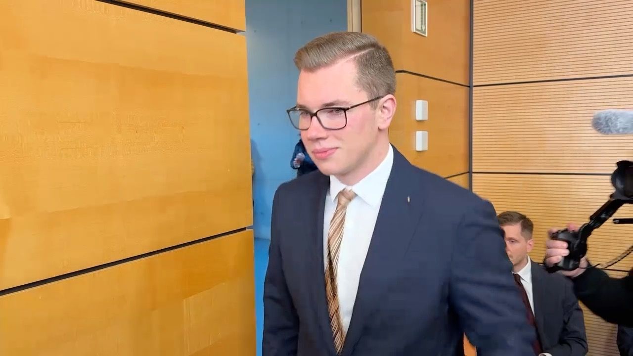 Video: Geldwäsche und Nötigung: AfD-Politiker Halemba zu Geldstrafe verurteilt