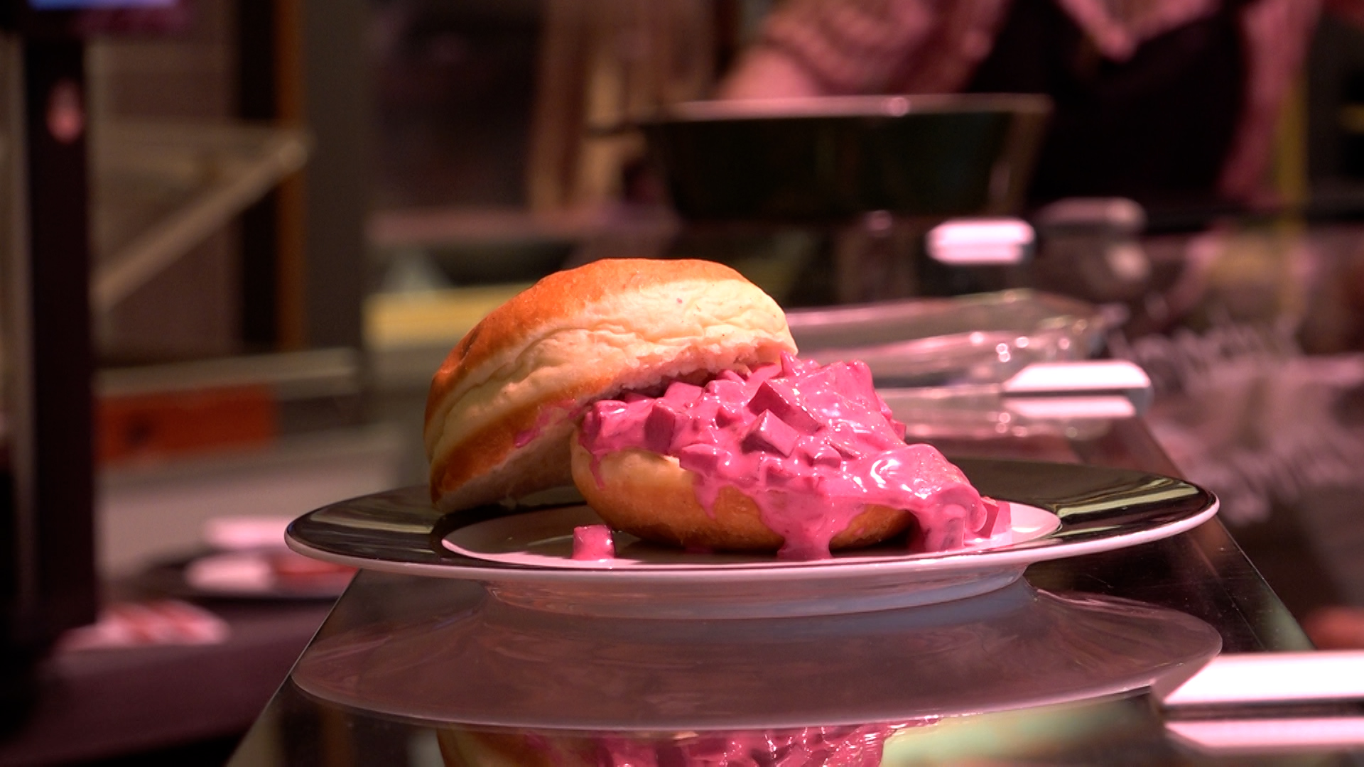 Video: Heringssalat statt Marmelade: Berliner-Kreation