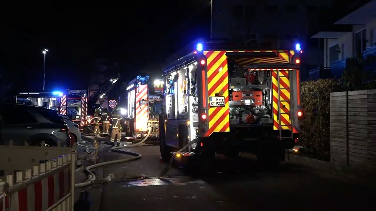 Video: Brand in Regensburg: 30 Personen aus Mehrfamilienhaus evakuiert