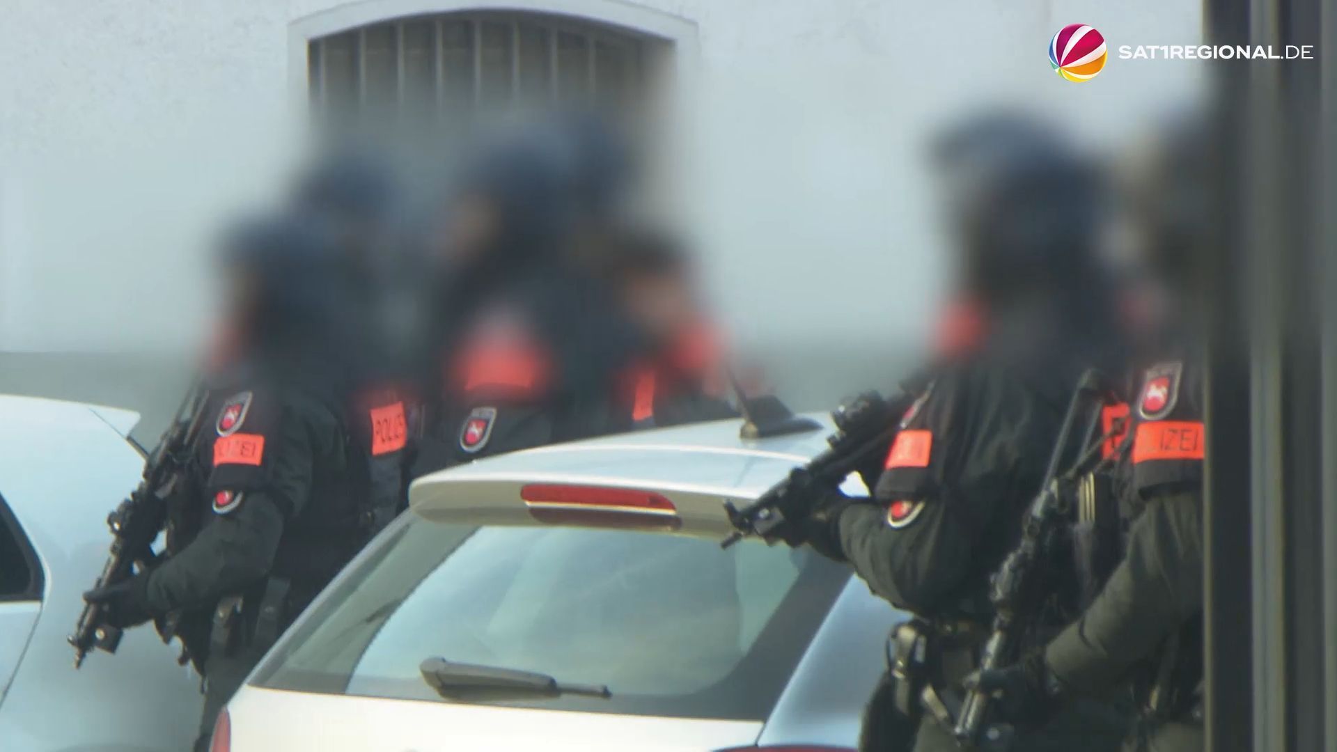 Video: Verdacht auf waffenähnlichen Gegenstand: Moschee in Hannover durchsucht