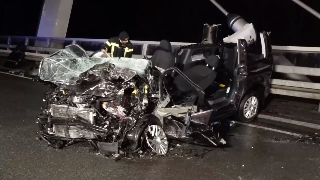 Video: Überholmanöver führt zu Frontal-Crash: Mann verunglückt bei Untersteinach
