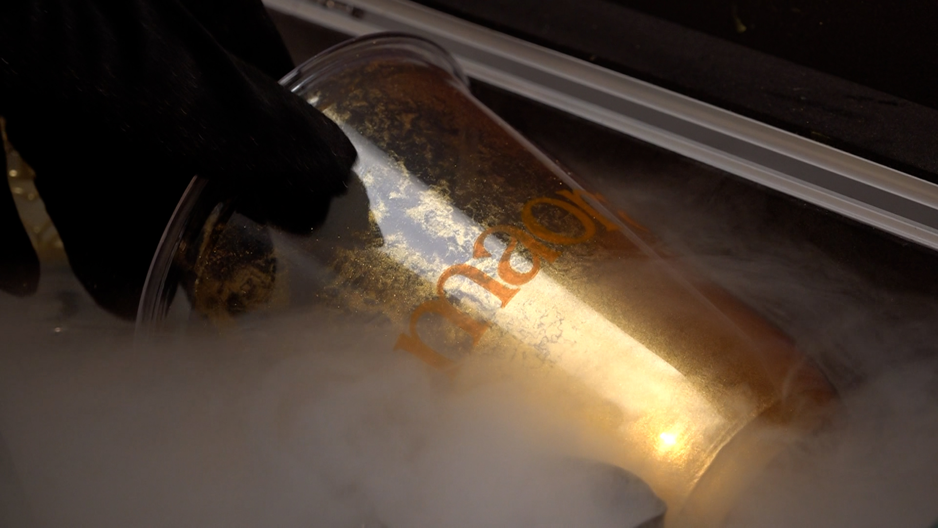 Video: Golden Matcha sorgt für Aufsehen in Köln