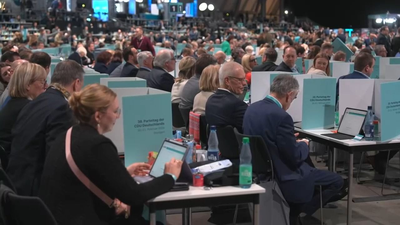 Video: Streit um Social Media-Verbot: CSU bremst CDU-Beschluss aus