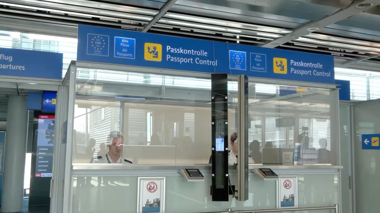 Video: Neue Grenzkontrollen: Flughäfen setzen auf digitales Einreisesystem