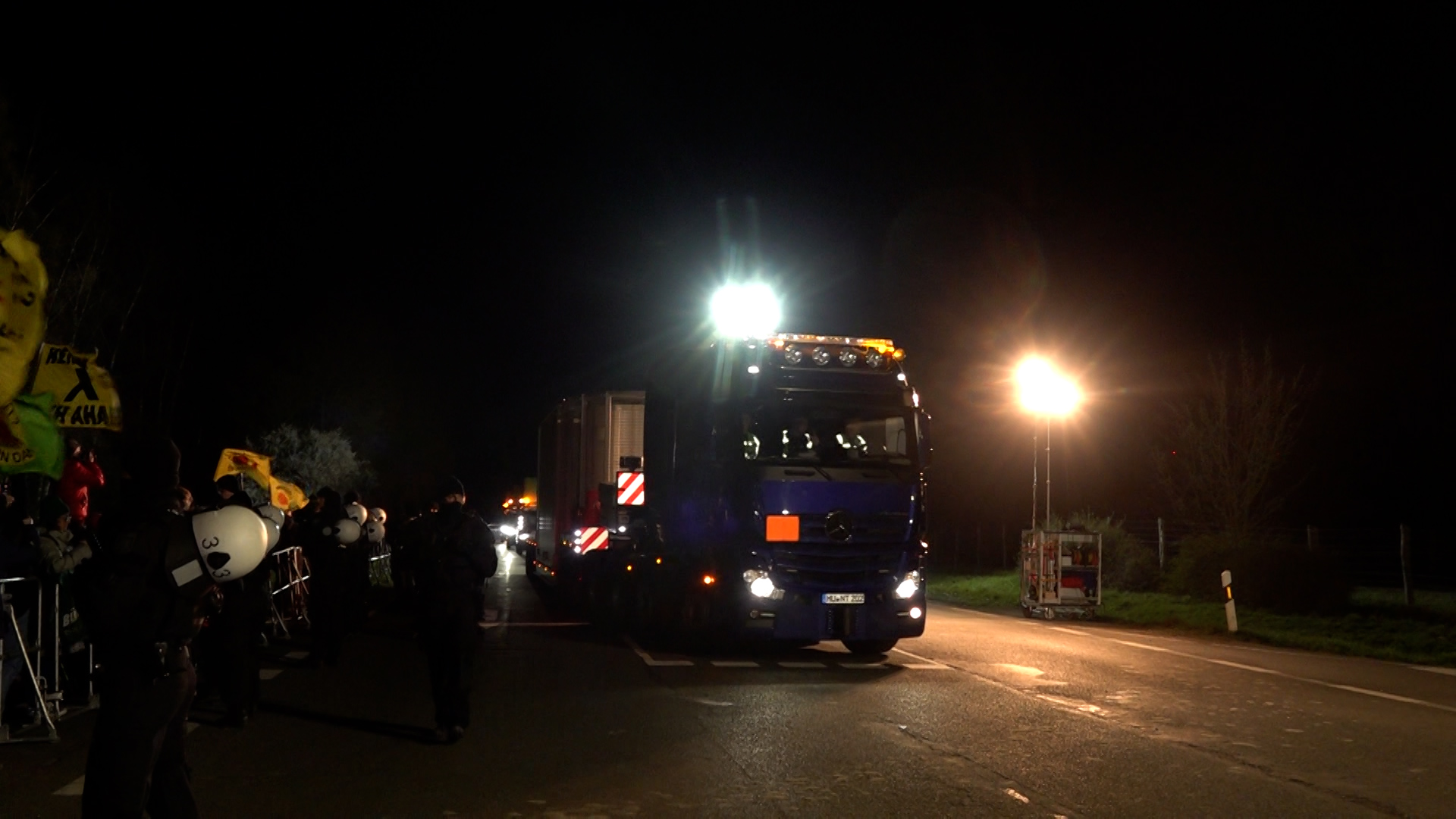 Video: Erster Castor-Transport sicher in Ahaus angekommen