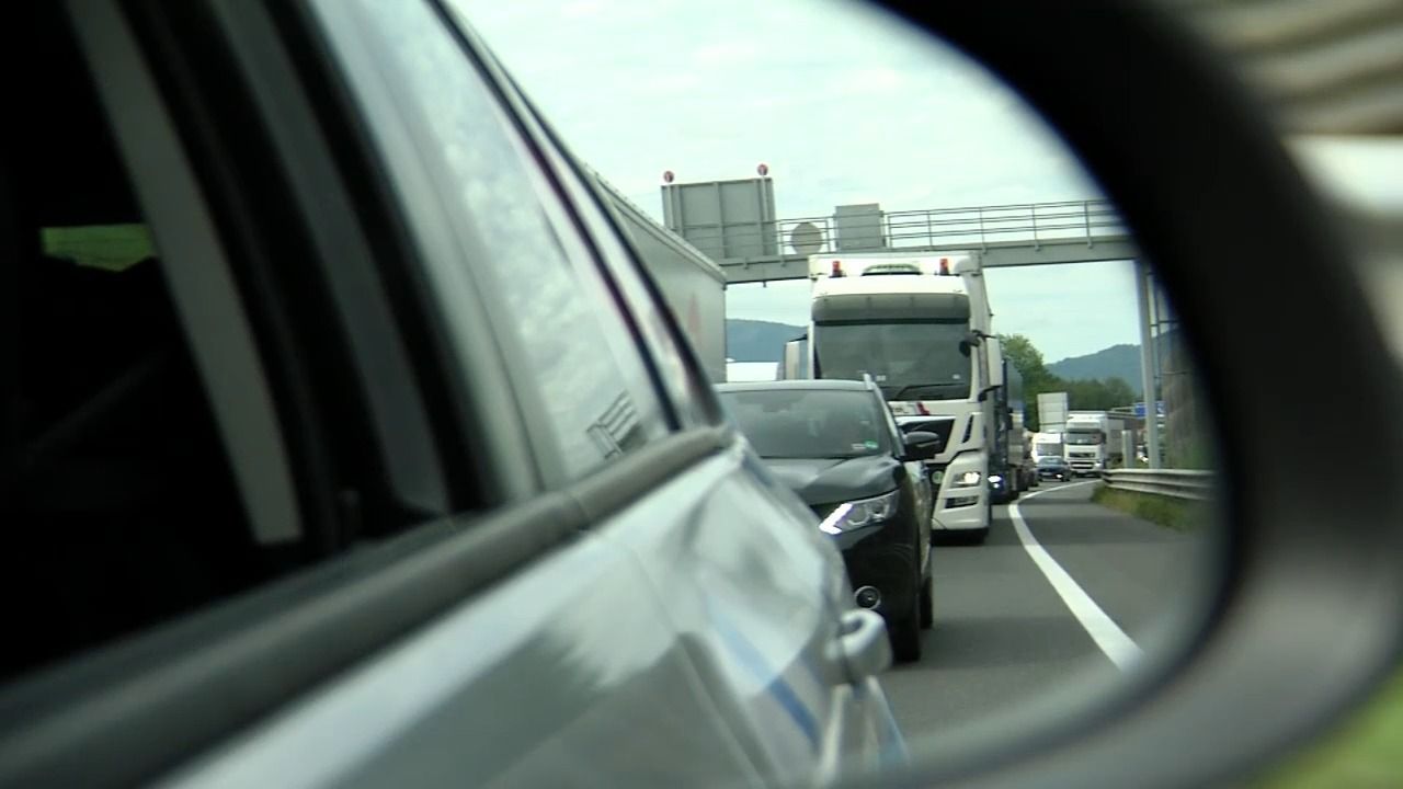 Video: Stauwarnung zu Ostern: ADAC rechnet mit vollen Autobahnen