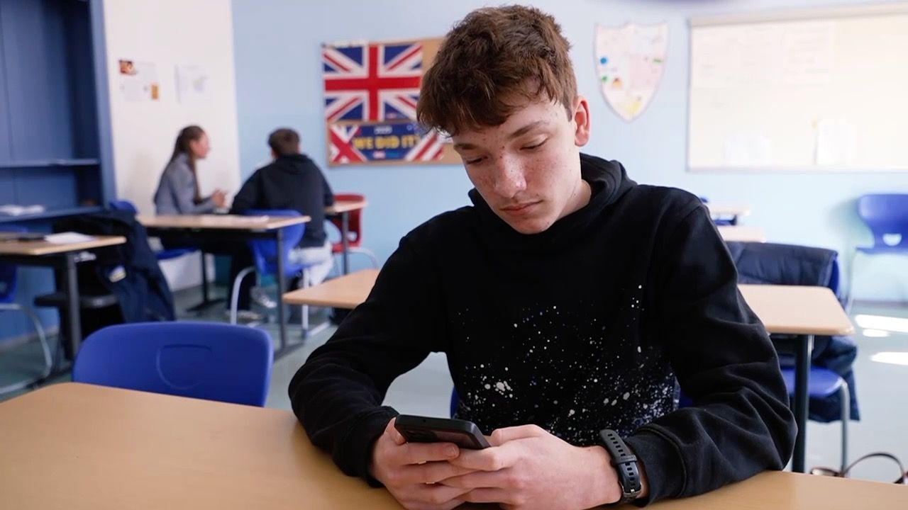 Video: Jugendstudie zeigt: Social Media macht viele einsam