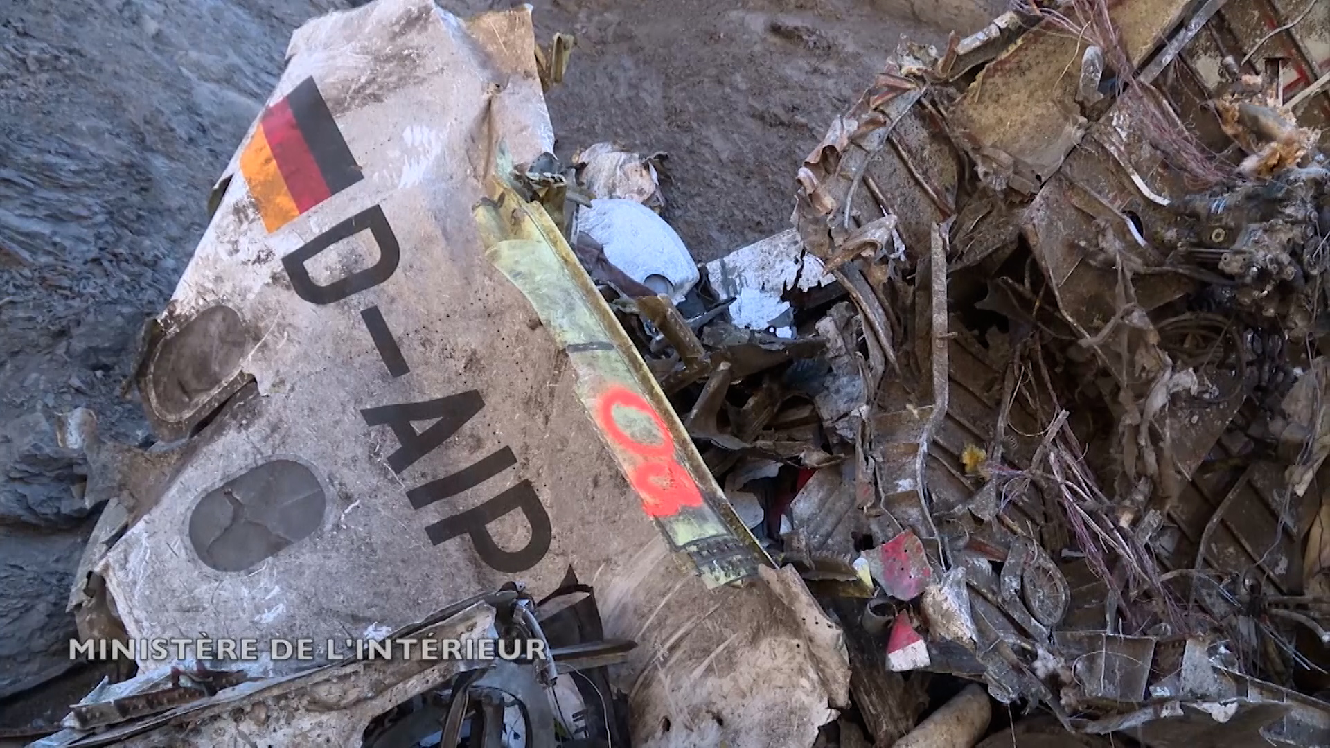 Video: Germanwings Absturz: Schmerzensgeld-Klage abgewiesen - der vergeblicher Kampf der Angehörigen