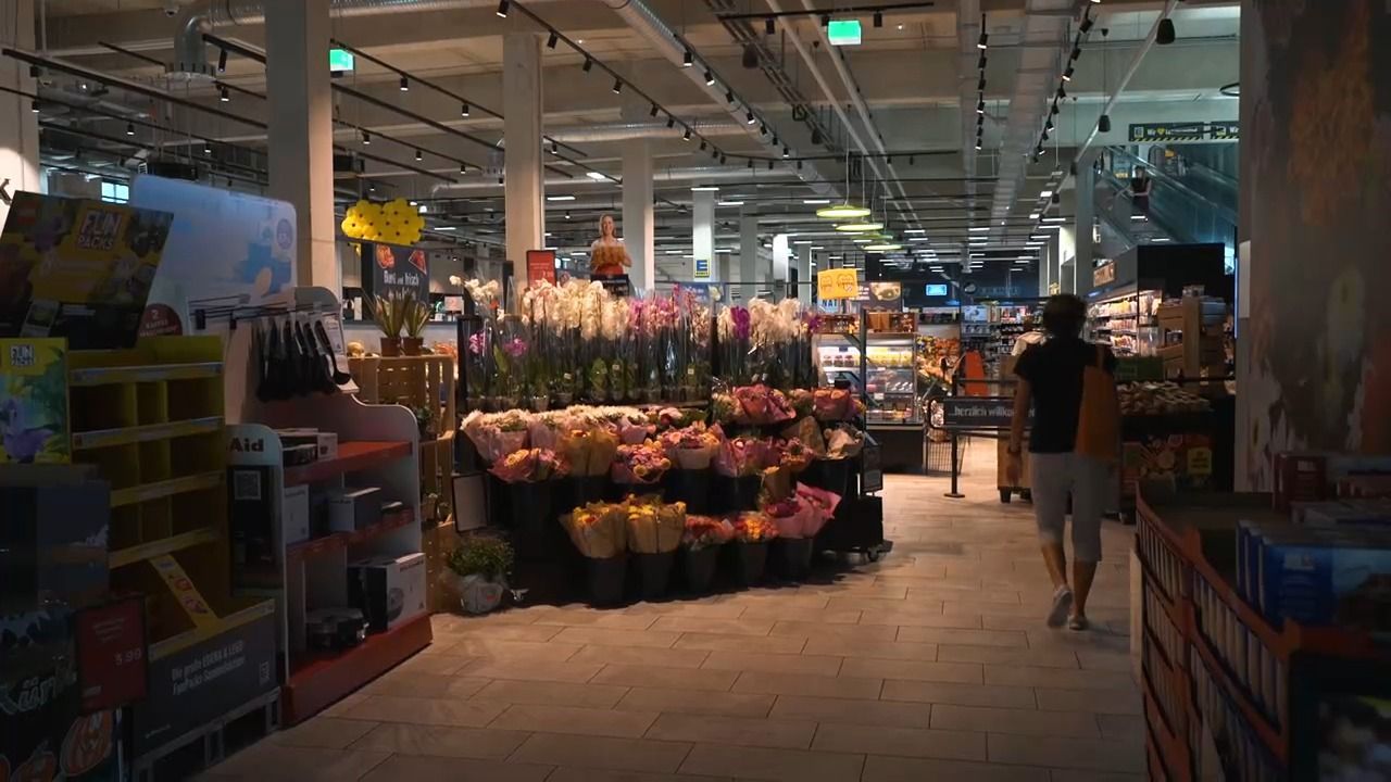 Video: Einkaufen ohne Reizüberflutung? Stille Stunde im Supermarkt
