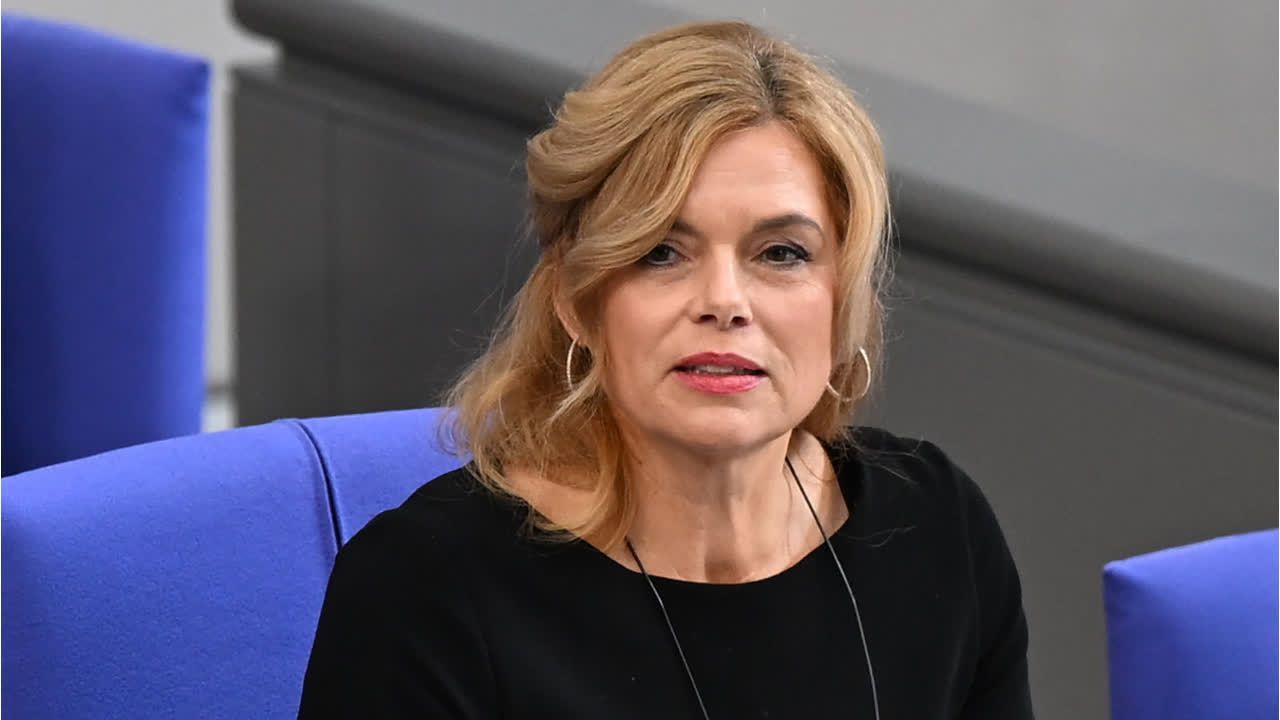 Video: Klöckner warnt vor Waffen im Bundestag