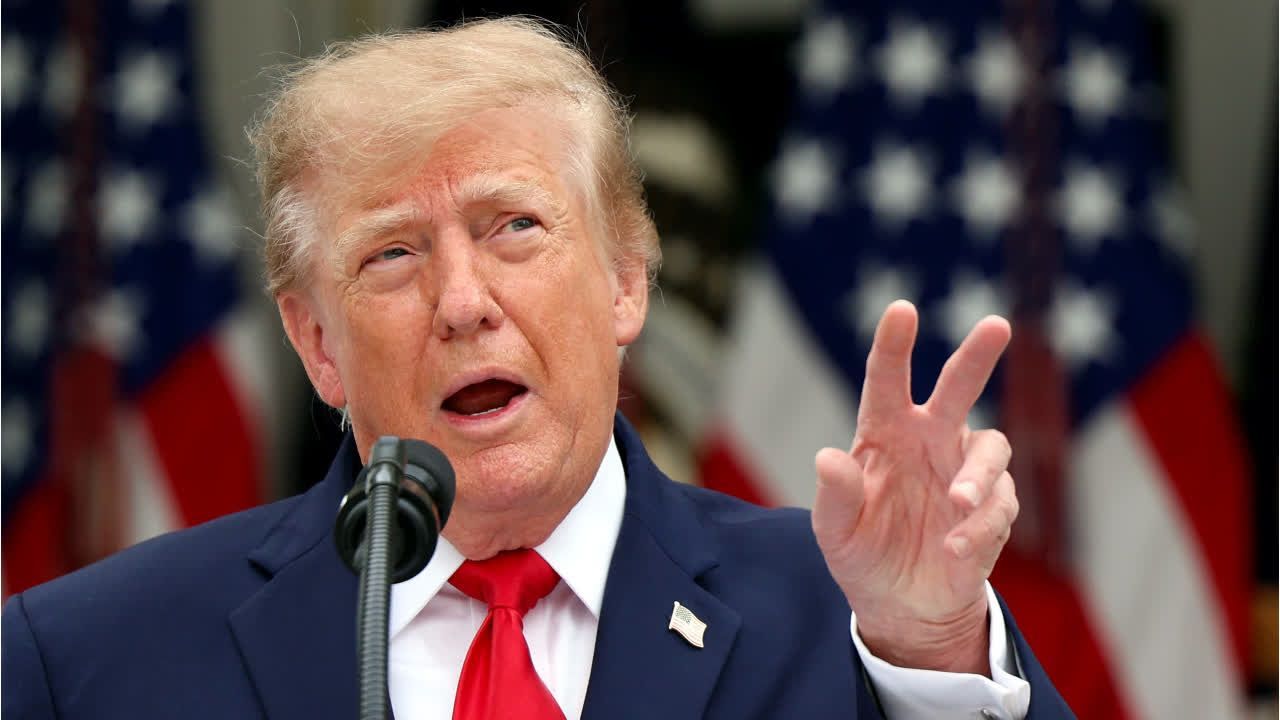 Video: Trump fällt in Umfrage auf Rekordtief