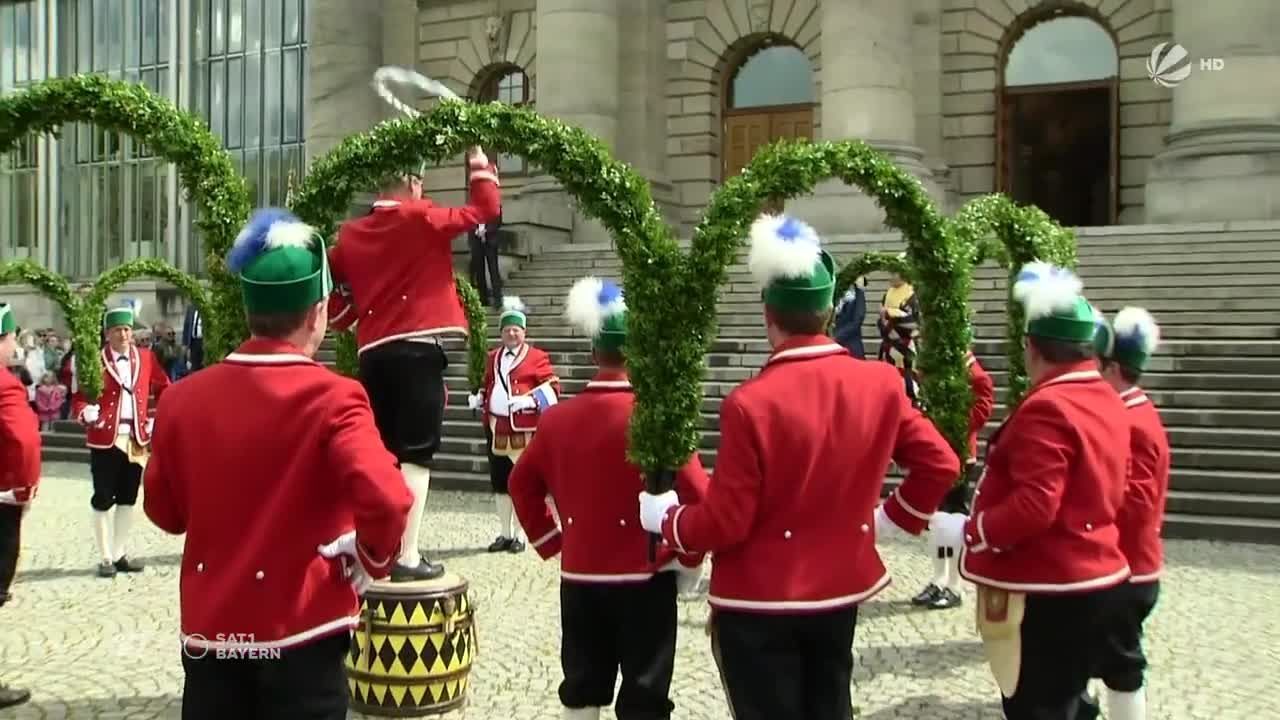 Tanz der Zuversicht: Münchner Schäffler tanzen früher als sonst