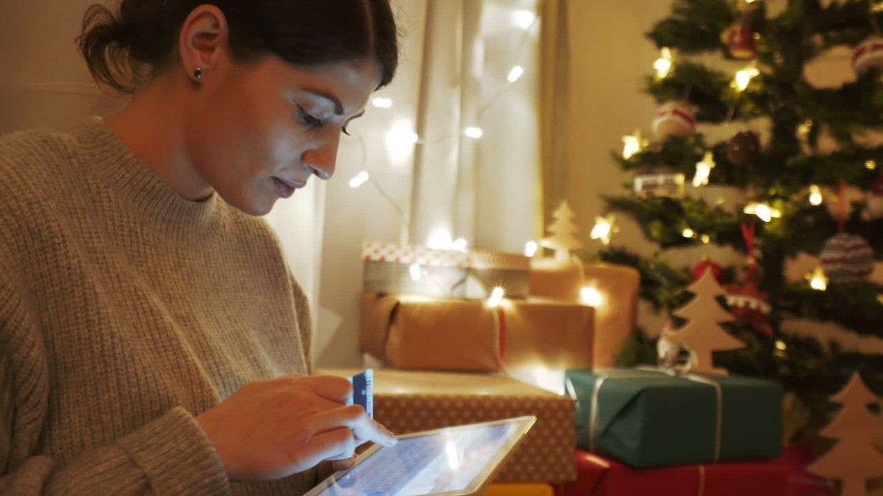 Deutschland auf Sparkurs: So wenig geben wir 2023 für Weihnachtsgeschenke aus