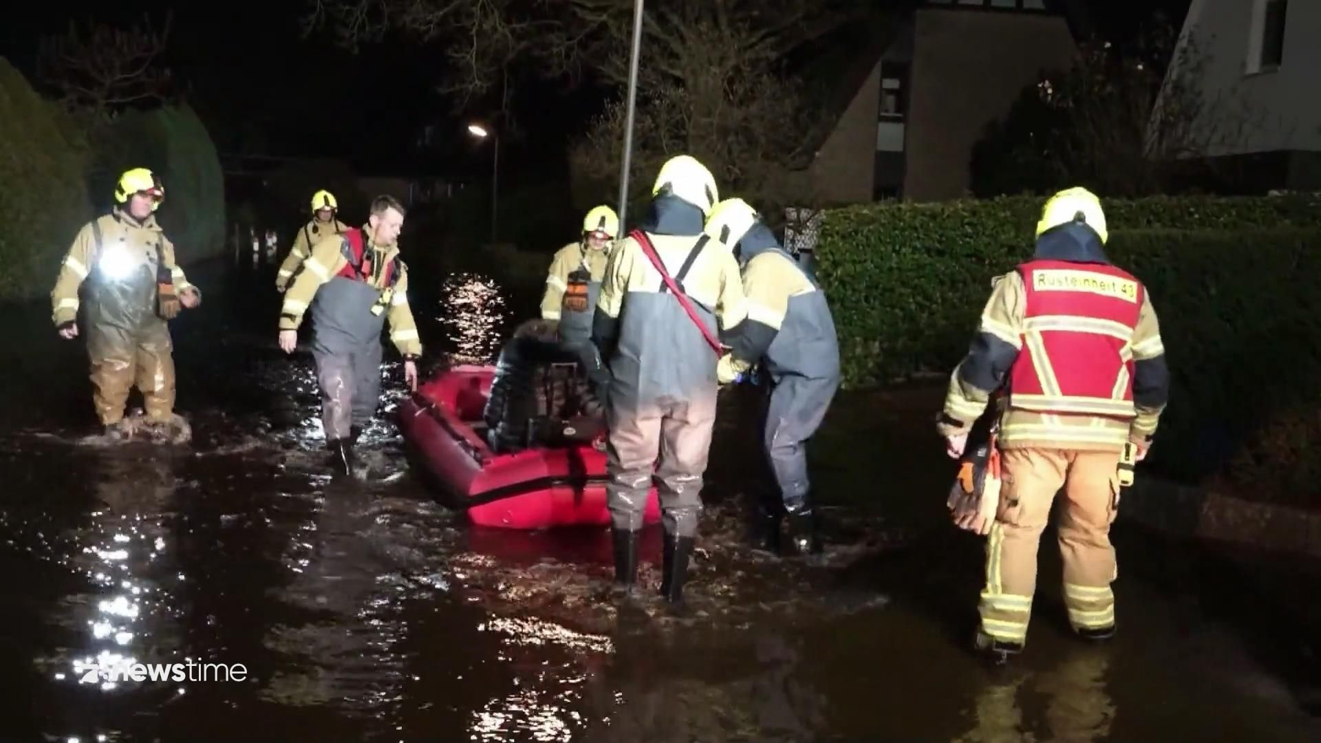 Wohnstraßen werden zu Wasserstraßen: Hier ist Land unter