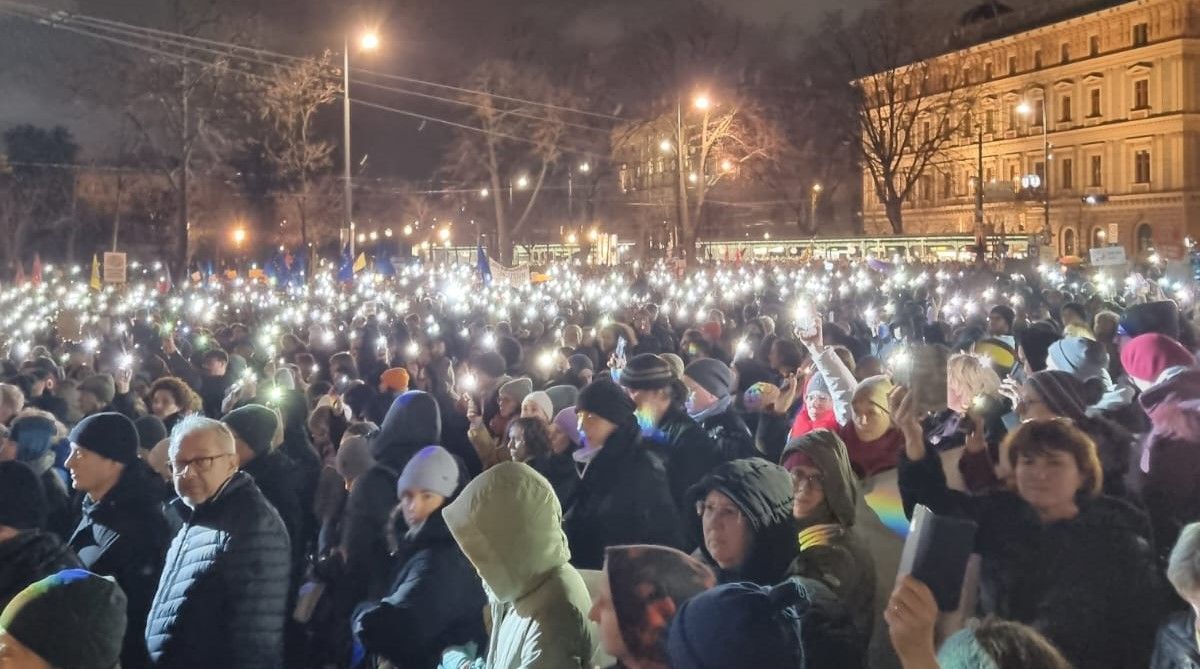 Lichtermeer bei Demo gegen rechts
