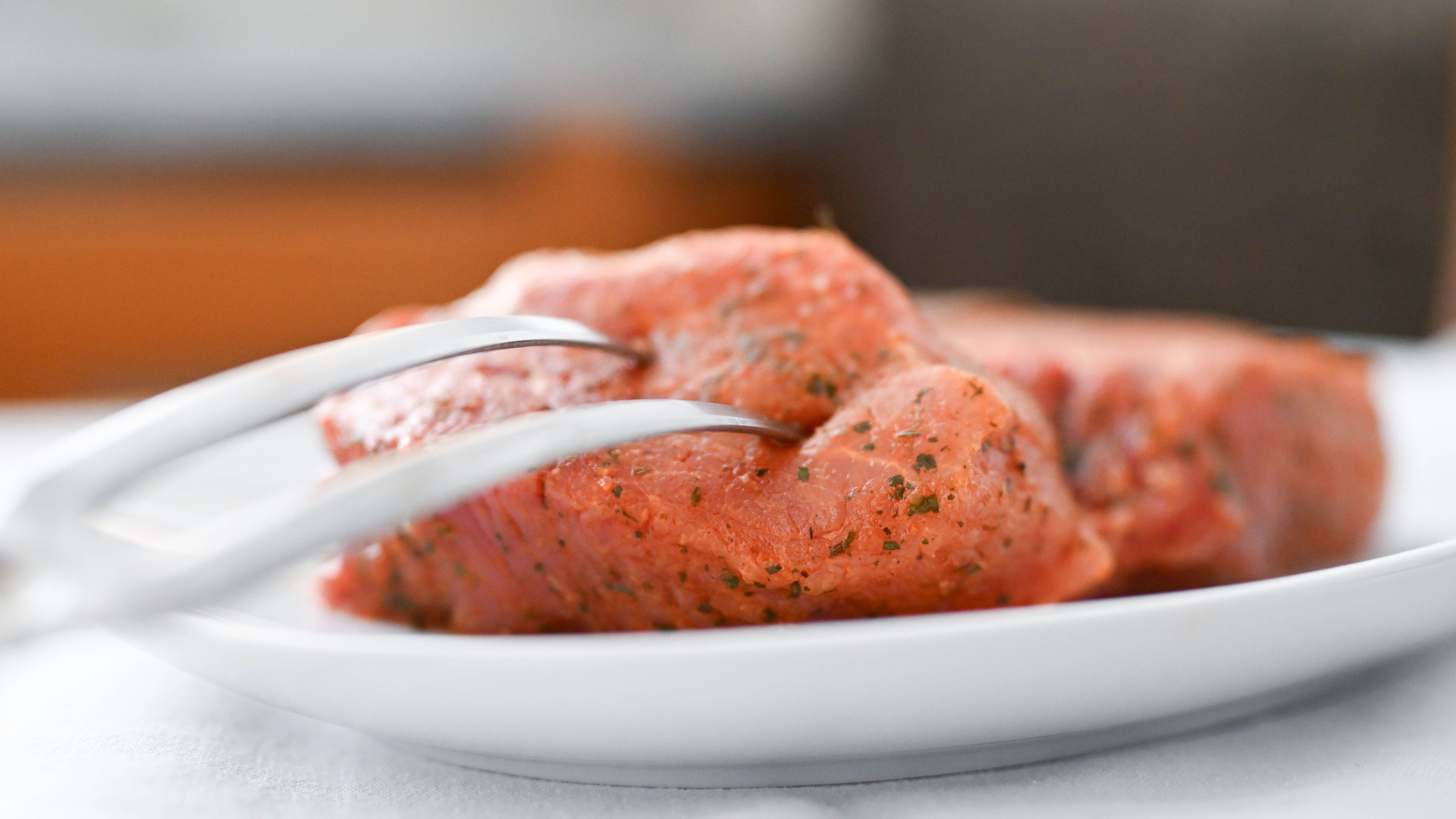 Video: Raw-Meat-Trend: Gekocht wird nur selten