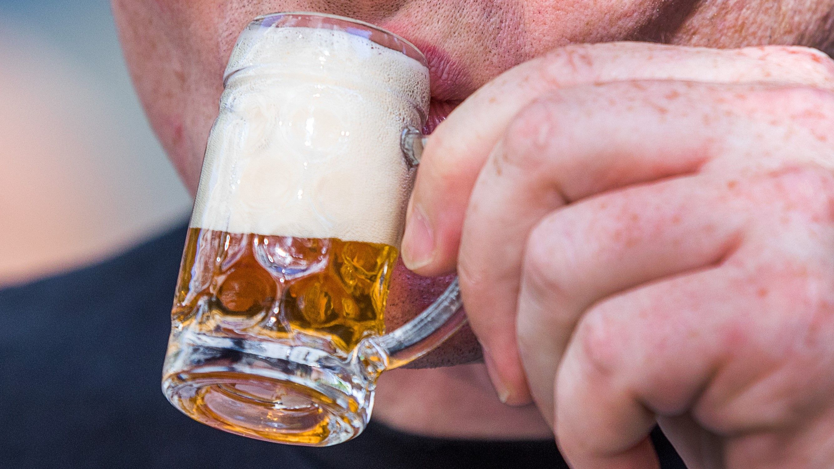 Video: Dosenpfand killt Dosenbier: Bierkonsum in Österreich sinkt